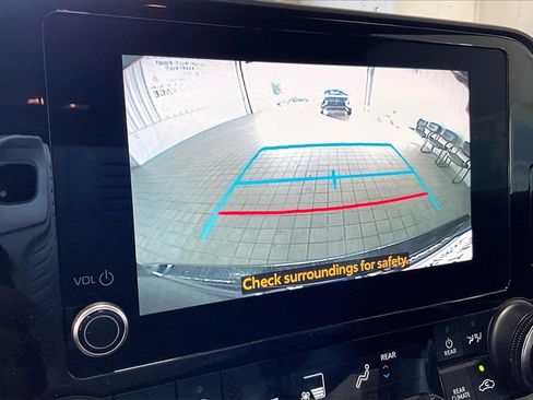 Used 2023 Toyota Highlander XLE image 13