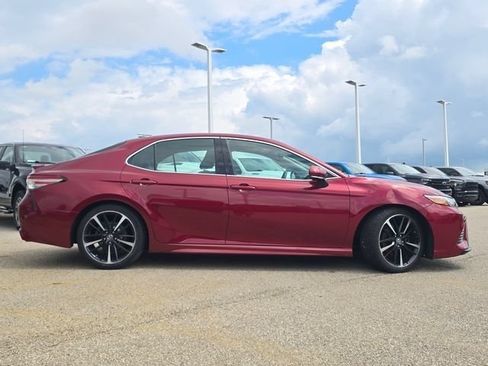 Used 2018 Toyota Camry XSE FWD image 29