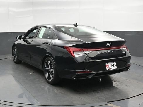 Used 2023 Hyundai Elantra Limited w/ Cargo Package image 10
