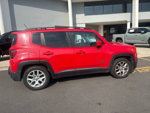 Used 2015 Jeep Renegade Latitude w/ Cold Weather Group FWD image 12