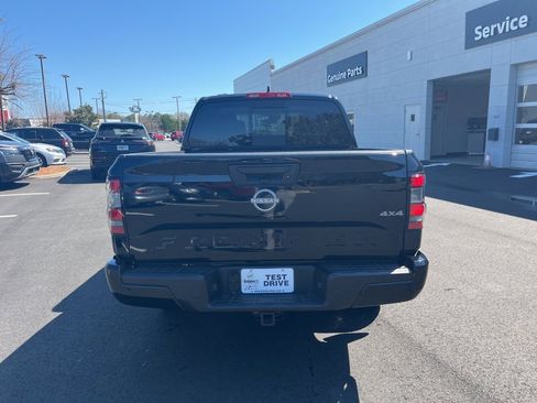 Certified 2025 Nissan Frontier SV w/ SV Convenience Package image 4