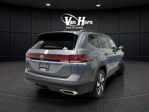 Used 2025 Volkswagen Atlas SE AWD/4WD image 3