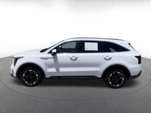 Used 2024 Kia Sorento S FWD image 8