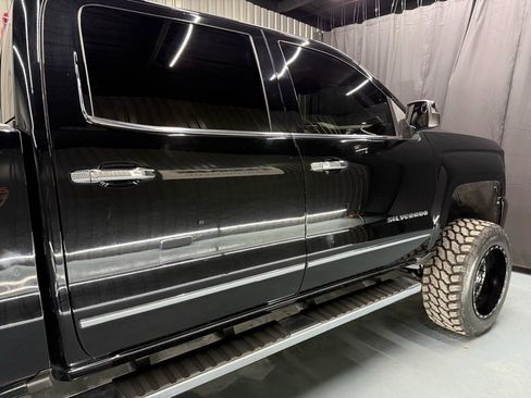 Used 2018 Chevrolet Silverado 1500 LTZ Z71 w/ LTZ Plus Package AWD/4WD image 12