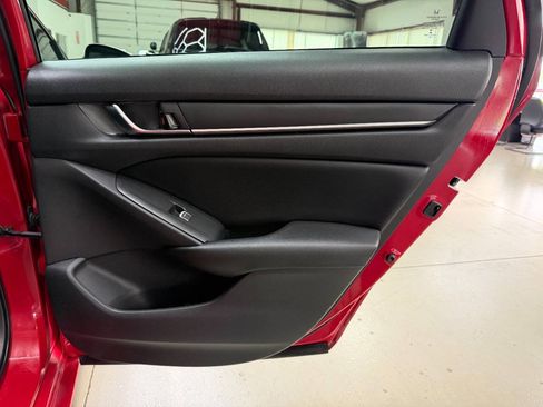 Used 2018 Honda Accord Sport image 14