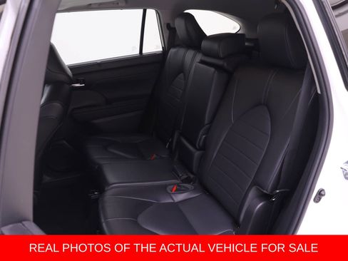 Used 2022 Toyota Highlander XLE image 9