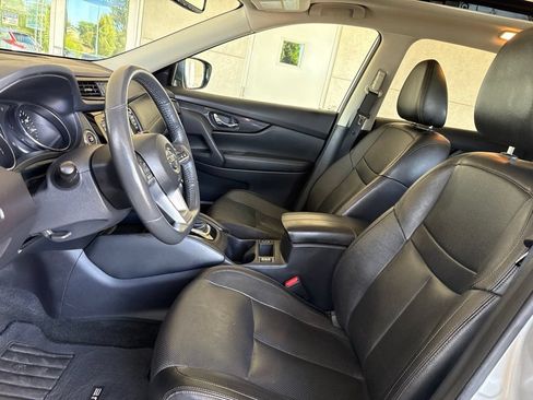 Used 2017 Nissan Rogue SL w/ SL Premium Package AWD/4WD image 26