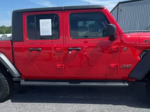 Used 2024 Jeep Gladiator Mojave w/ Technology Group AWD/4WD image 3