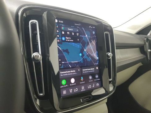 Certified 2026 Volvo XC40 B5 Plus AWD/4WD image 30