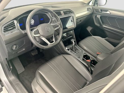 Used 2023 Volkswagen Tiguan SE FWD image 9