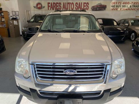 Used 2007 Ford Explorer XLT image 2