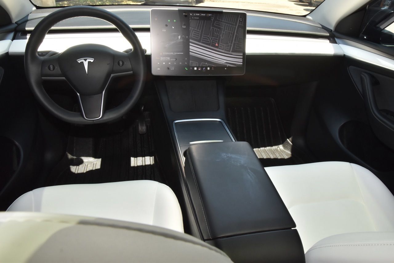 Used 2025 Tesla Model Y Long Range AWD/4WD image 17