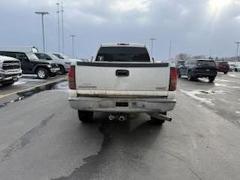 Used 2006 GMC Sierra 2500 SLT w/ Heavy-Duty Power Package image 3