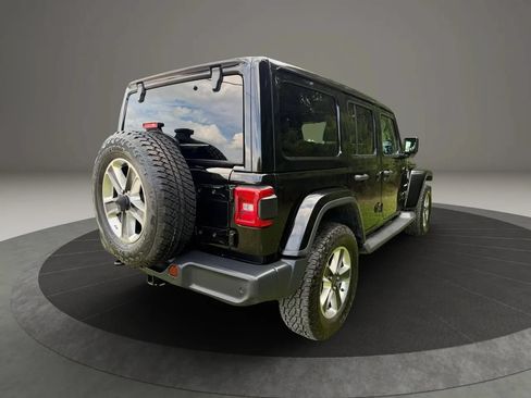 Used 2019 Jeep Wrangler Unlimited Sahara AWD/4WD image 5