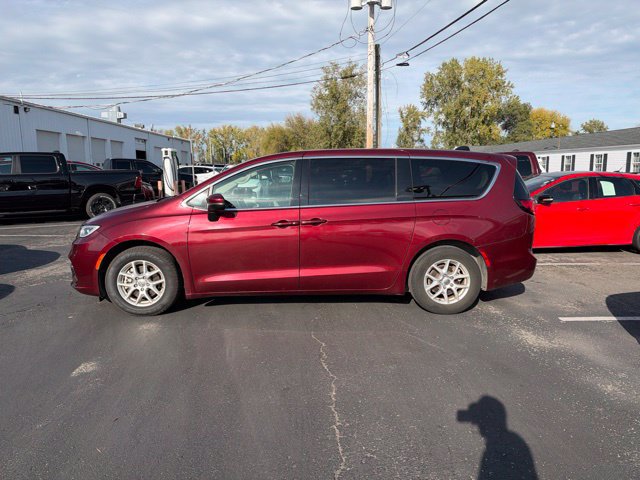 Used 2023 Chrysler Pacifica Touring-L FWD image 8