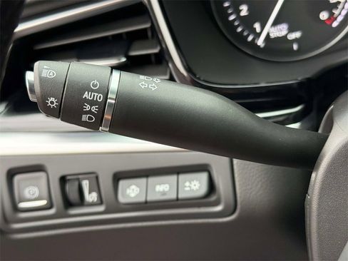 Used 2024 Cadillac XT6 Sport w/ Technology Package image 31