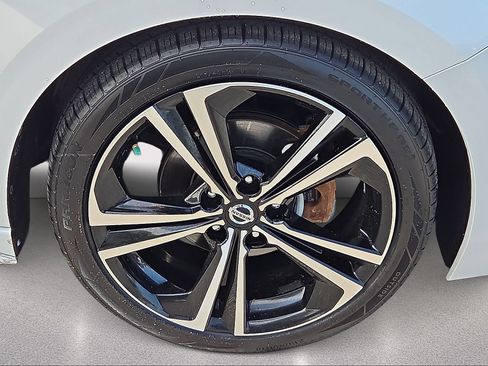 Used 2022 Nissan Sentra SR w/ SR Premium Package FWD image 7