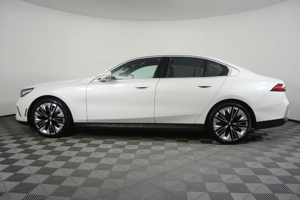Certified 2026 BMW 530i RWD image 2