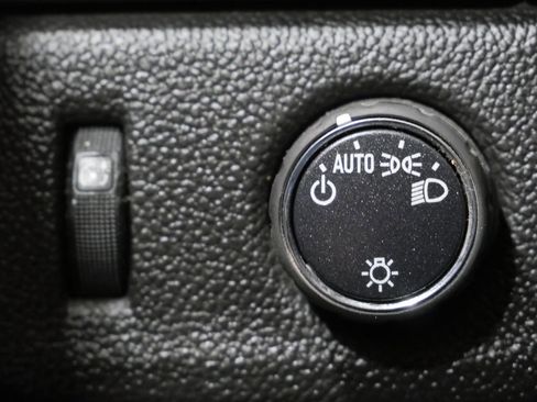 Used 2017 Chevrolet Colorado W/T RWD image 13