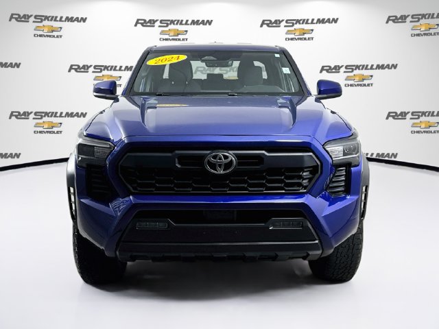 Used 2024 Toyota Tacoma TRD Off-Road AWD/4WD image 2