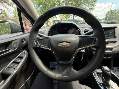 Used 2017 Chevrolet Cruze LS image 18