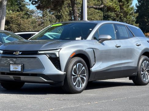 Used 2026 Chevrolet Blazer EV LT FWD image 9