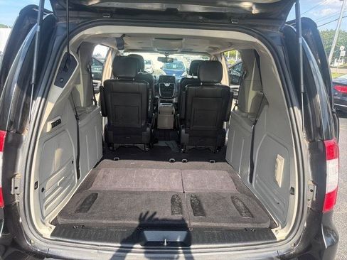 Used 2014 Chrysler Town & Country Limited w/ Luxury Group FWD image 20
