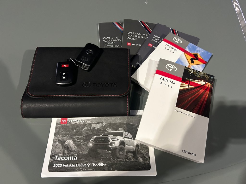 Used 2023 Toyota Tacoma TRD Off-Road w/ Technology Package AWD/4WD image 16