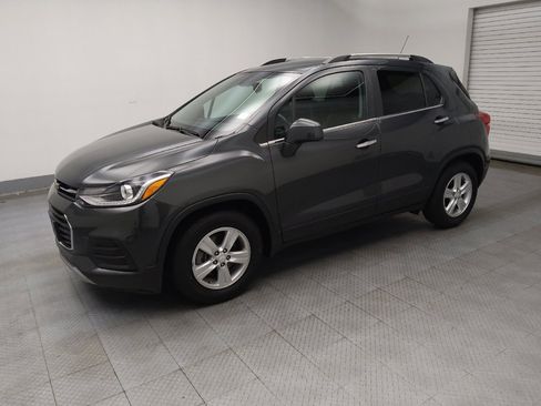 Used 2019 Chevrolet Trax LT w/ LT Convenience Package image 2