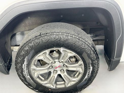 Used 2022 GMC Sierra 1500 SLT w/ X31 Off-Road Package AWD/4WD image 11