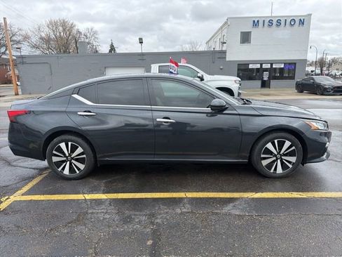 Used 2020 Nissan Altima 2.5 SV AWD/4WD image 3