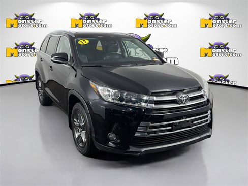 Used 2017 Toyota Highlander Limited image 3