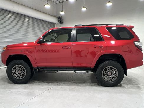 Used 2021 Toyota 4Runner TRD Off-Road Premium image 5