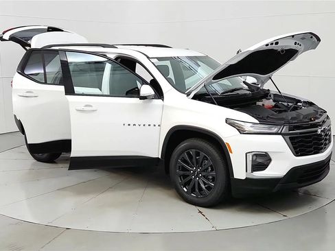 Used 2023 Chevrolet Traverse RS FWD image 9