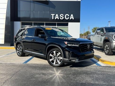 Used 2025 Honda Pilot Touring image 1