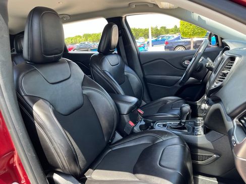 Used 2019 Jeep Cherokee Latitude Plus AWD/4WD image 28