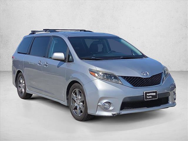 Used 2017 Toyota Sienna SE Premium FWD image 3