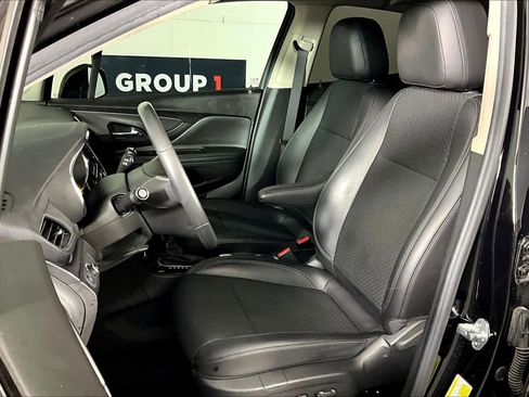 Used 2022 Buick Encore Preferred image 8