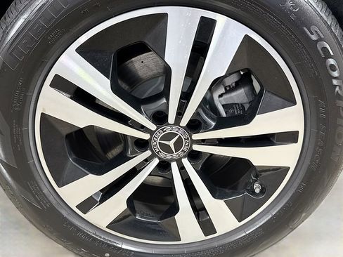 Used 2025 Mercedes-Benz GLB 250 image 29