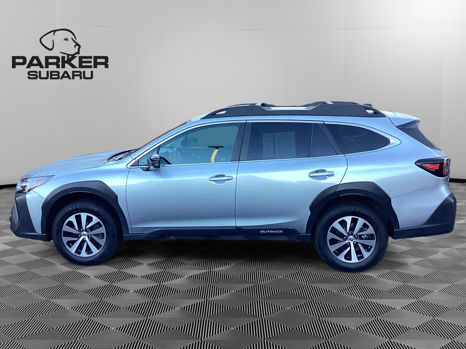 Certified 2025 Subaru Outback Premium AWD/4WD image 2