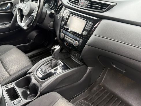 Used 2020 Nissan Rogue SV AWD/4WD image 16