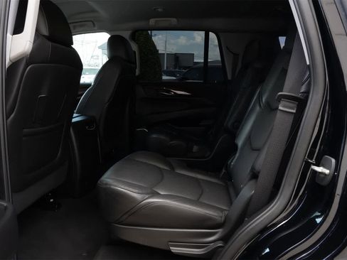 Used 2020 Cadillac Escalade 2WD image 19