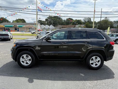 Used 2017 Jeep Grand Cherokee Laredo w/ Quick Order Package 23E image 4