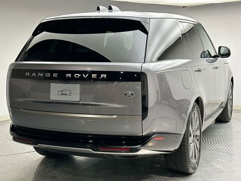 Used 2023 Land Rover Range Rover SE image 11
