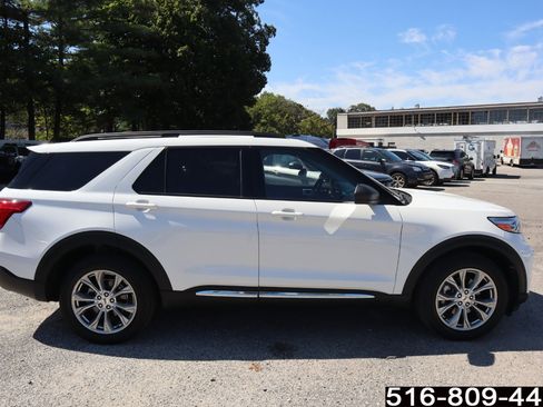 Used 2022 Ford Explorer XLT w/ Equipment Group 202A image 5