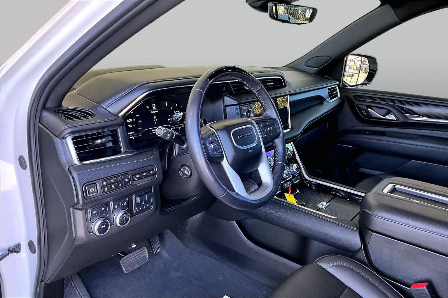 Used 2024 GMC Yukon Denali w/ Advanced Technology Package AWD/4WD image 18