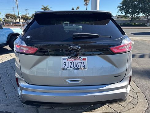 Used 2024 Ford Edge SE w/ Black Appearance Package image 6