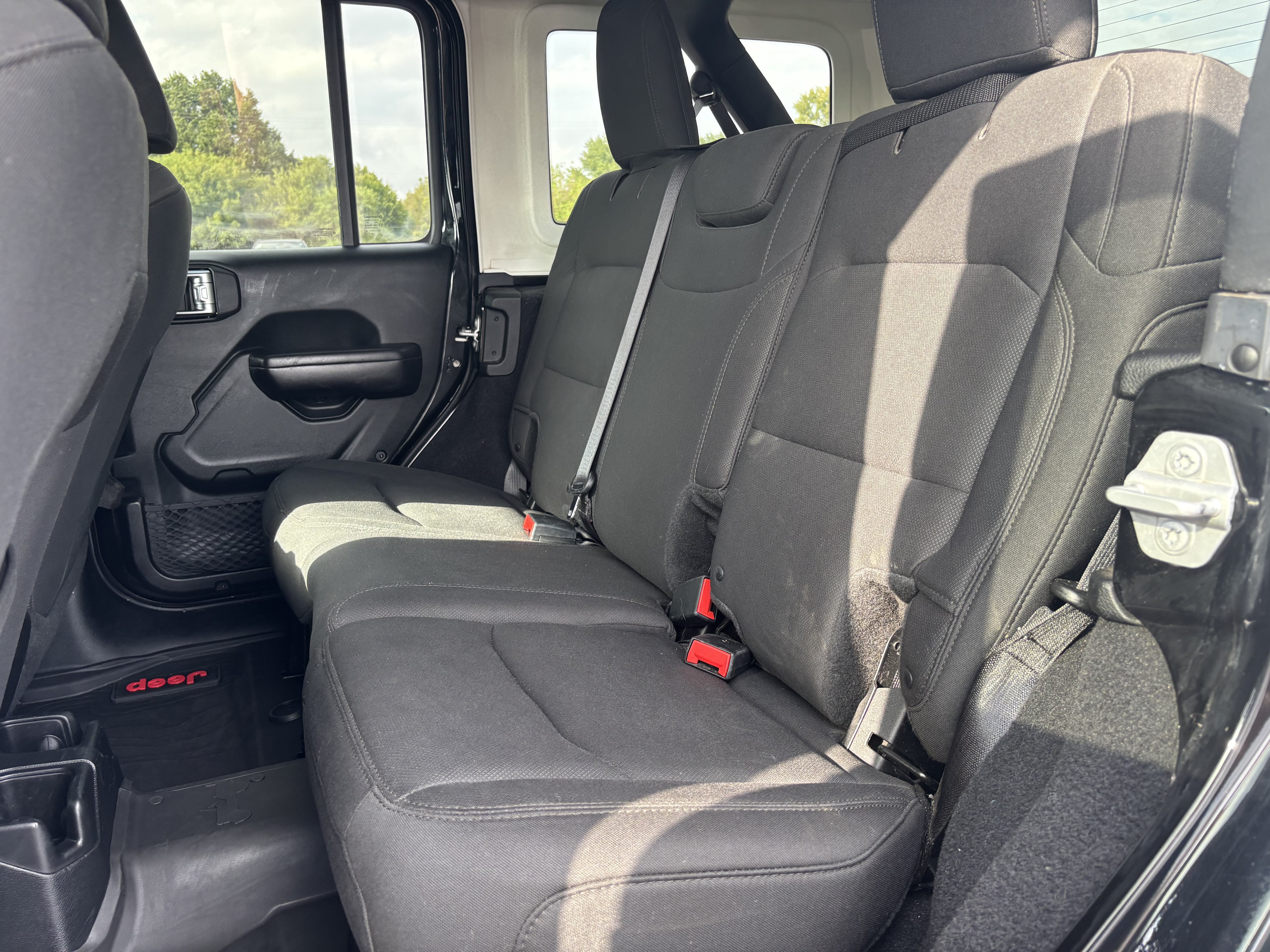 Used 2018 Jeep Wrangler Unlimited Sport S AWD/4WD image 24
