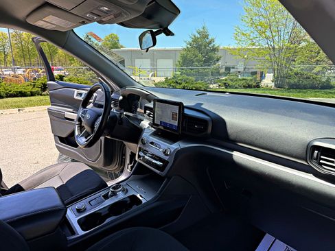 Used 2022 Ford Explorer XLT AWD/4WD image 21