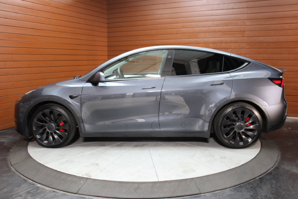 Used 2023 Tesla Model Y Performance AWD/4WD image 25